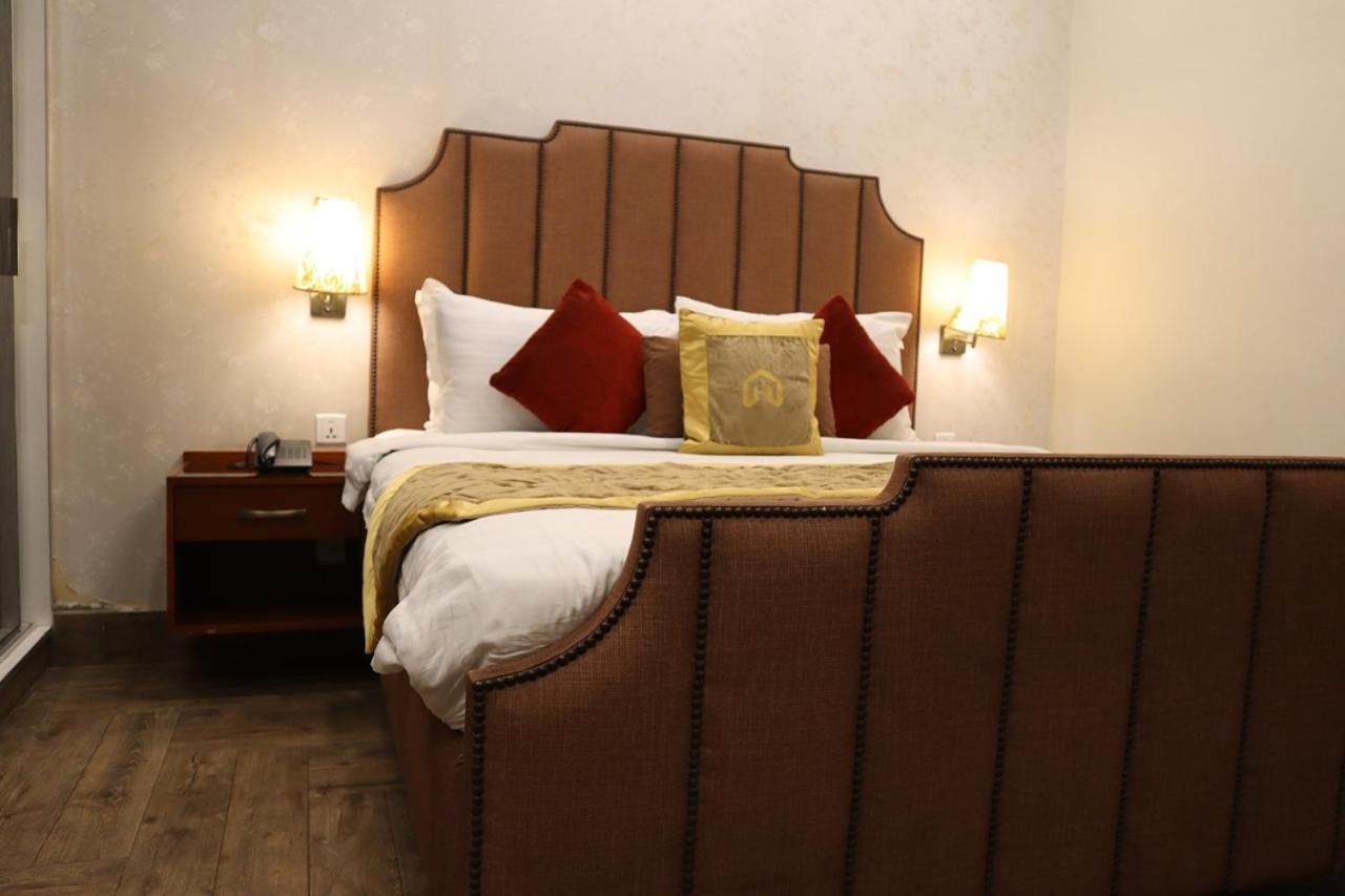 Hayyat Luxury Hotel Suites Lahore Esterno foto