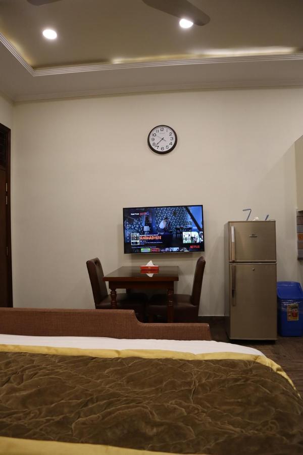 Hayyat Luxury Hotel Suites Lahore Esterno foto