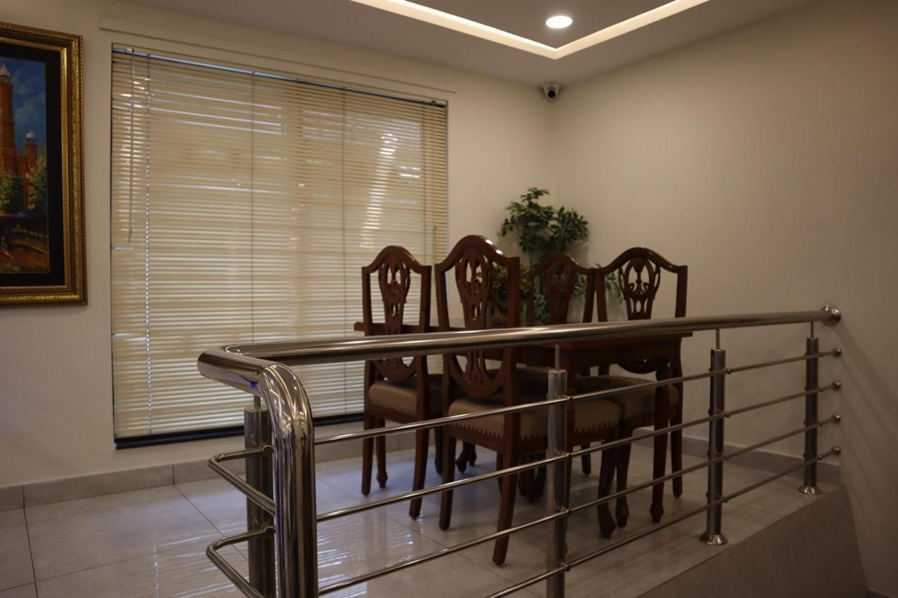 Hayyat Luxury Hotel Suites Lahore Esterno foto