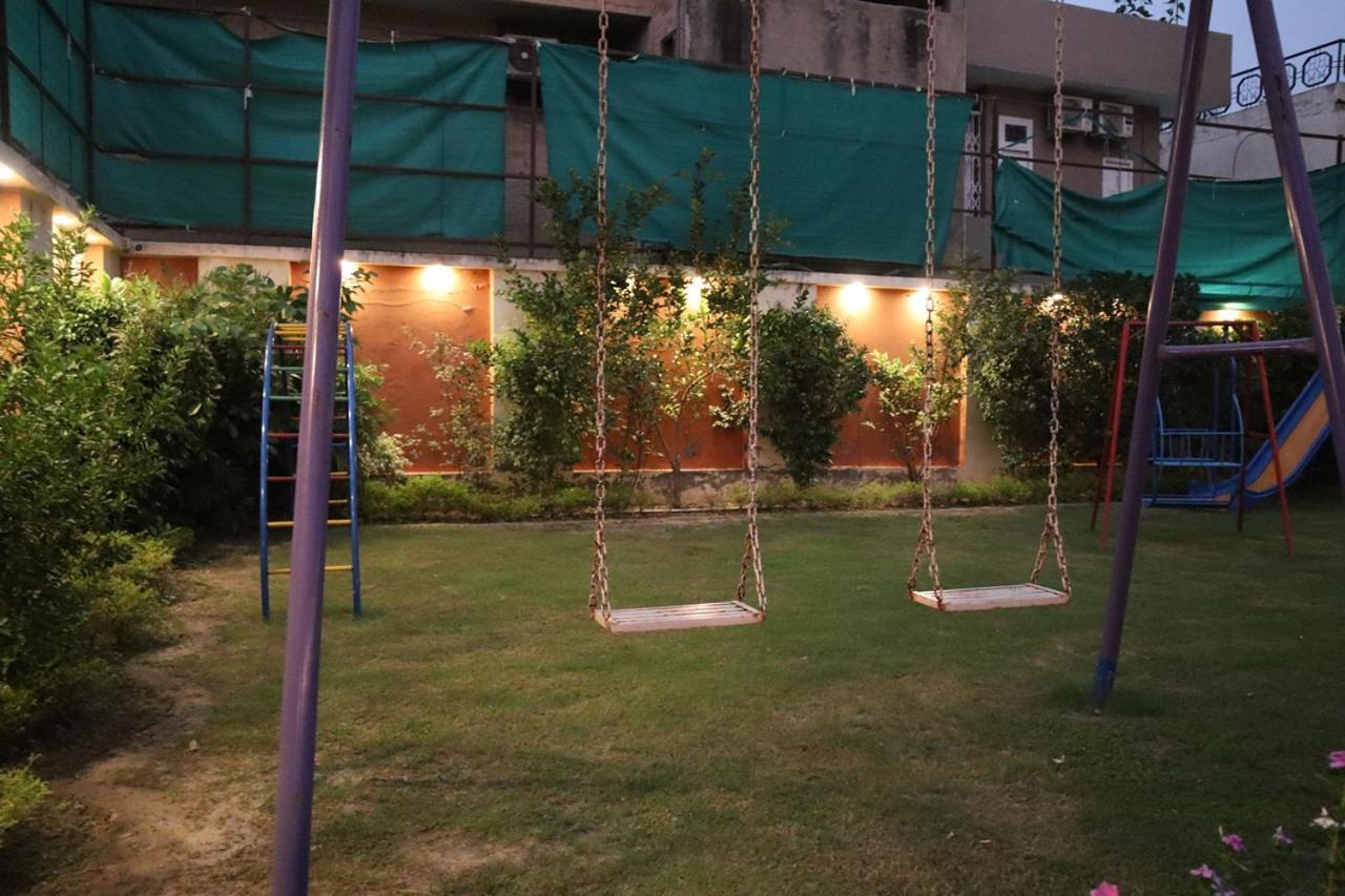 Hayyat Luxury Hotel Suites Lahore Esterno foto