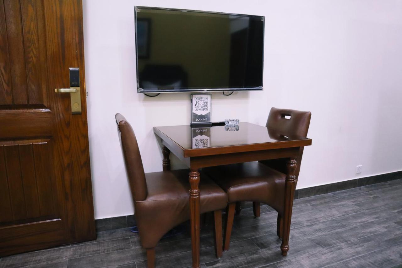 Hayyat Luxury Hotel Suites Lahore Esterno foto