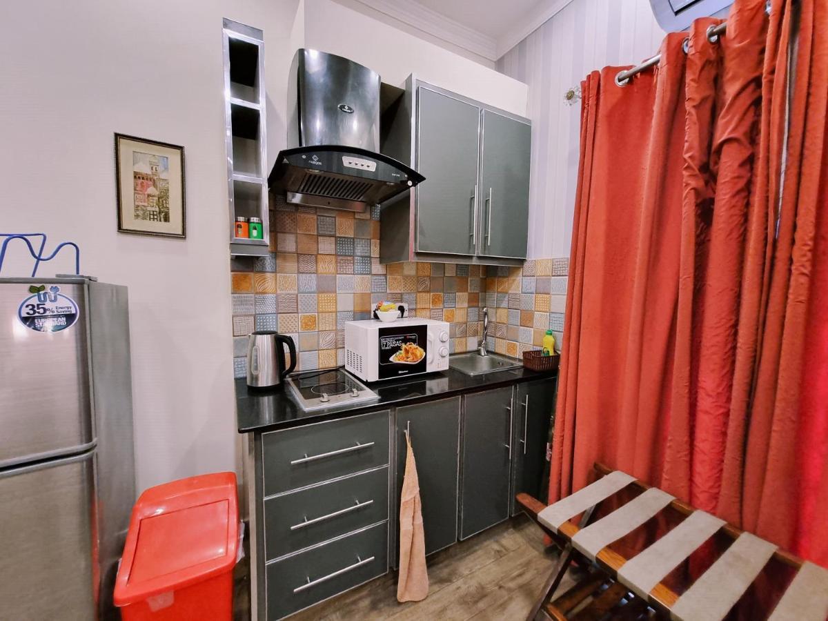 Hayyat Luxury Hotel Suites Lahore Esterno foto