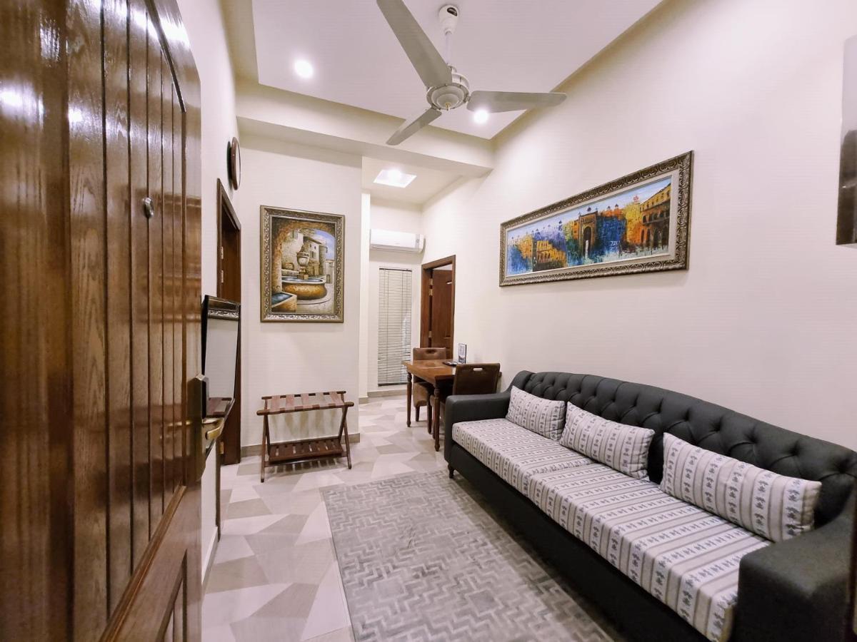 Hayyat Luxury Hotel Suites Lahore Esterno foto