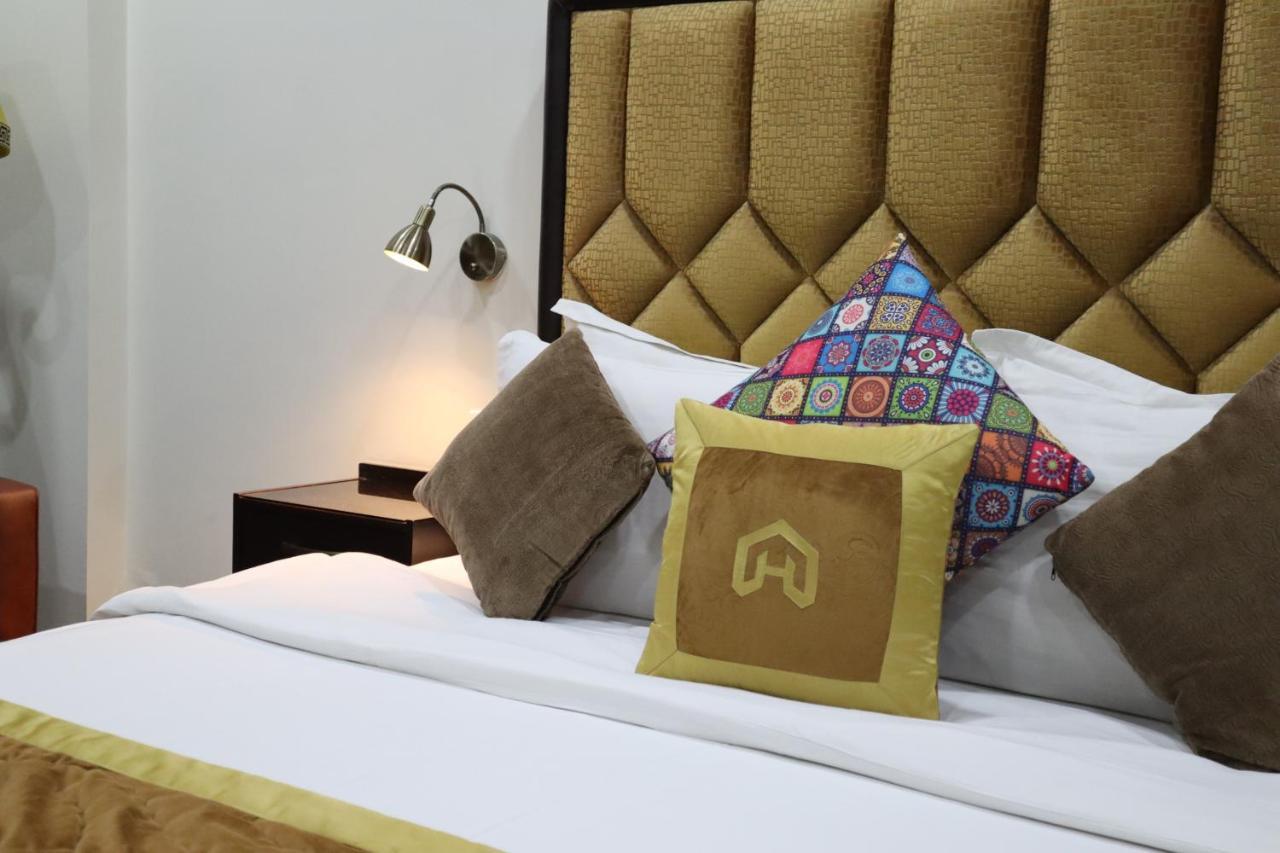 Hayyat Luxury Hotel Suites Lahore Esterno foto
