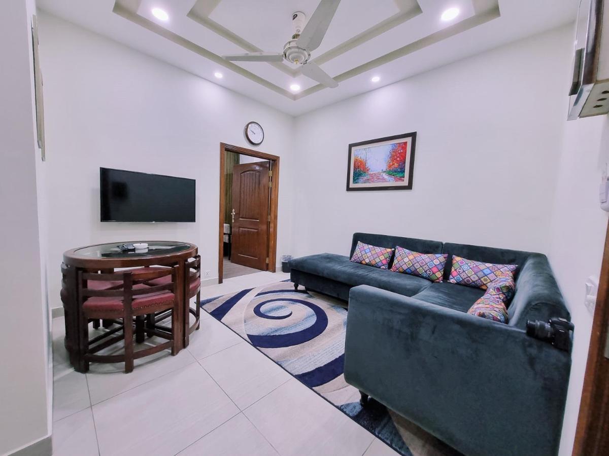 Hayyat Luxury Hotel Suites Lahore Esterno foto