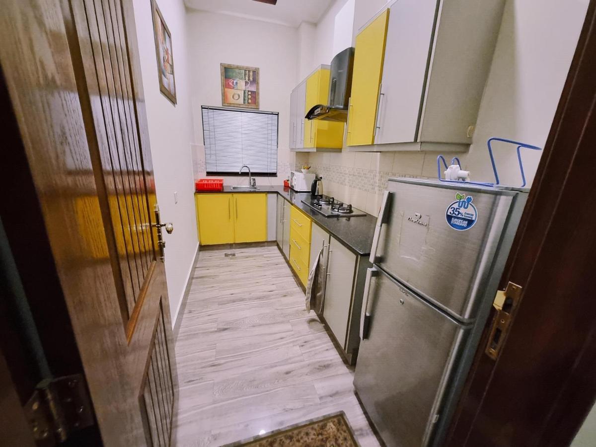 Hayyat Luxury Hotel Suites Lahore Esterno foto
