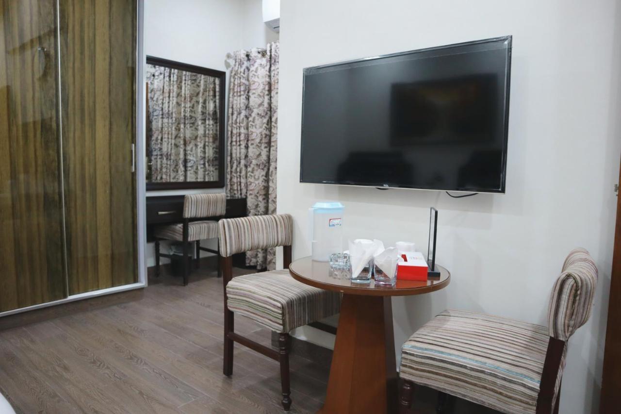 Hayyat Luxury Hotel Suites Lahore Esterno foto