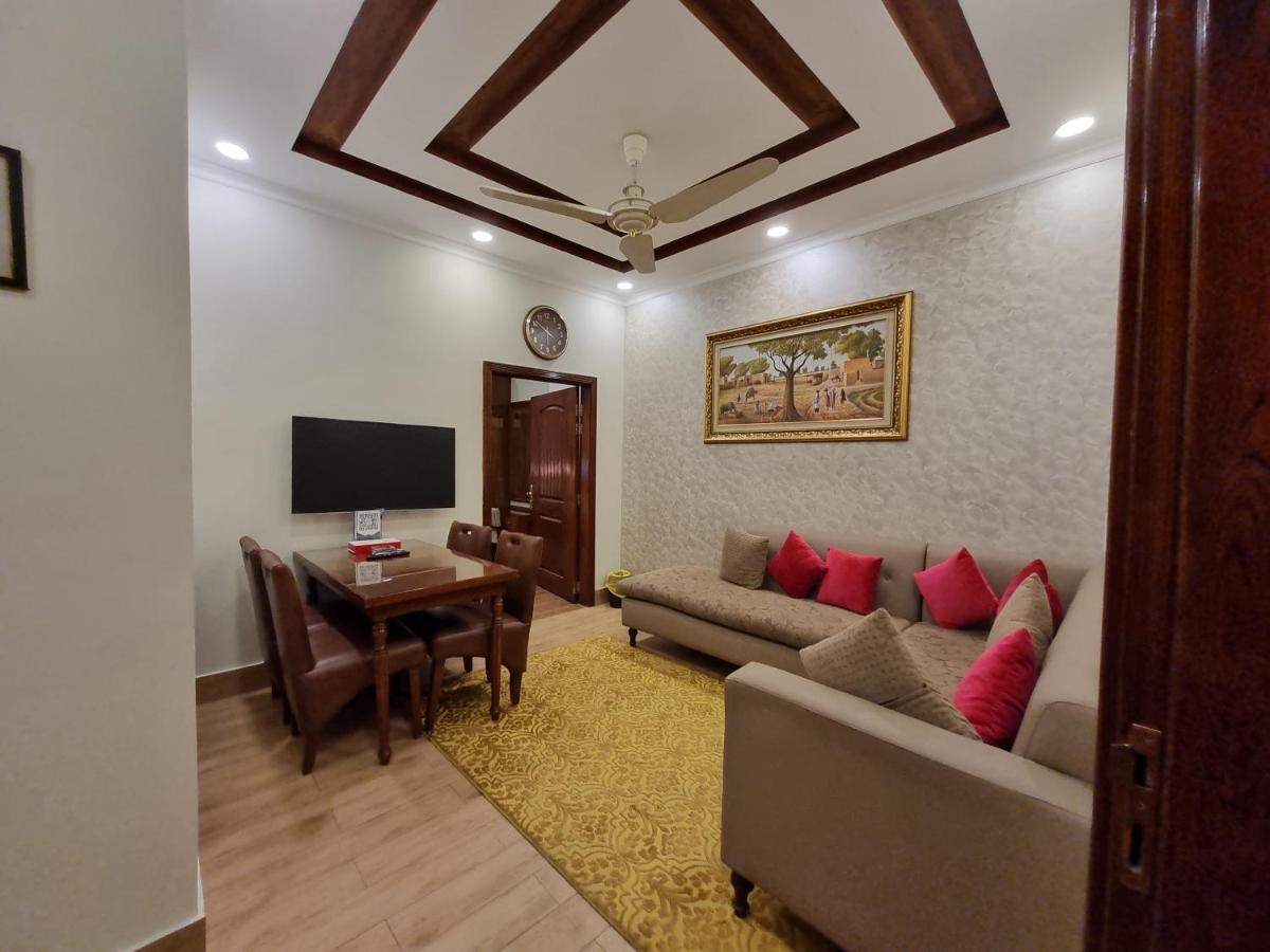 Hayyat Luxury Hotel Suites Lahore Esterno foto