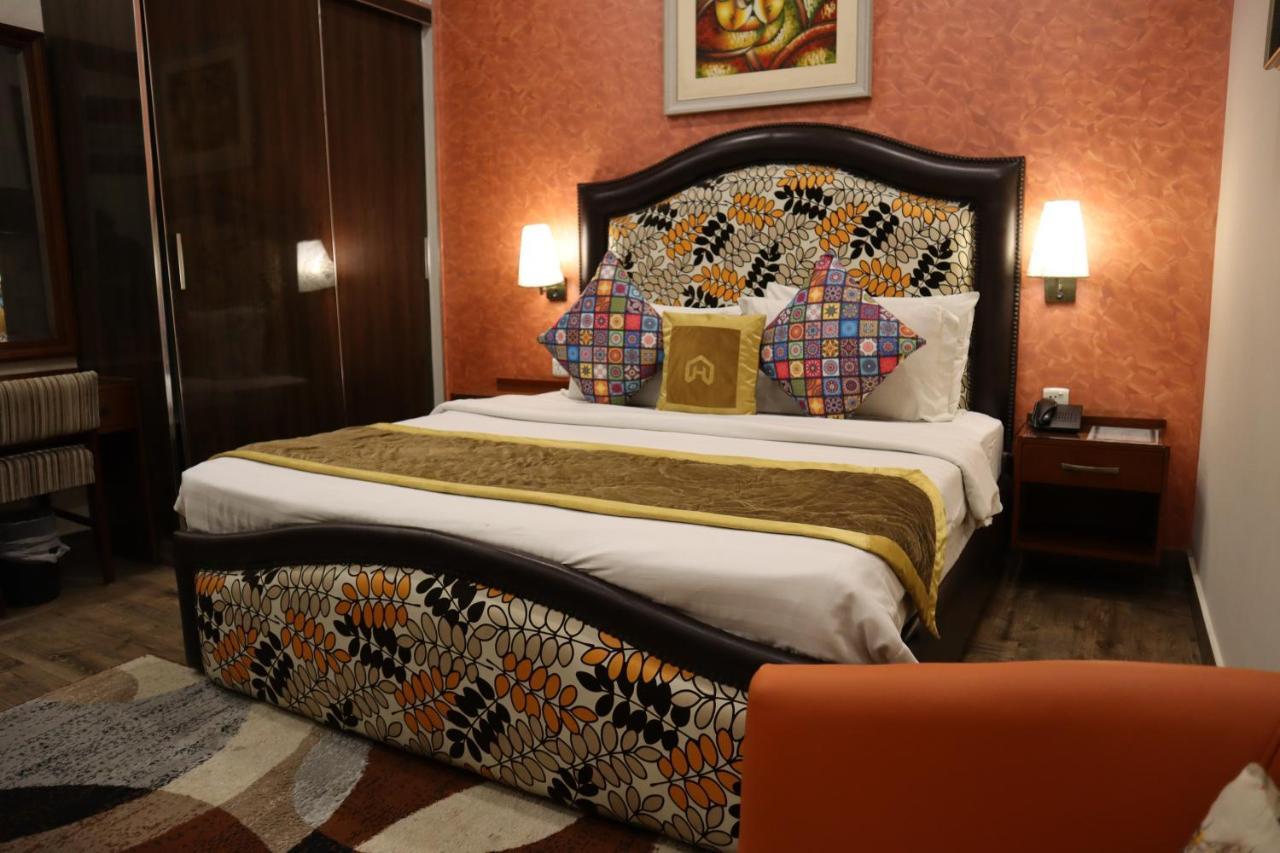 Hayyat Luxury Hotel Suites Lahore Esterno foto