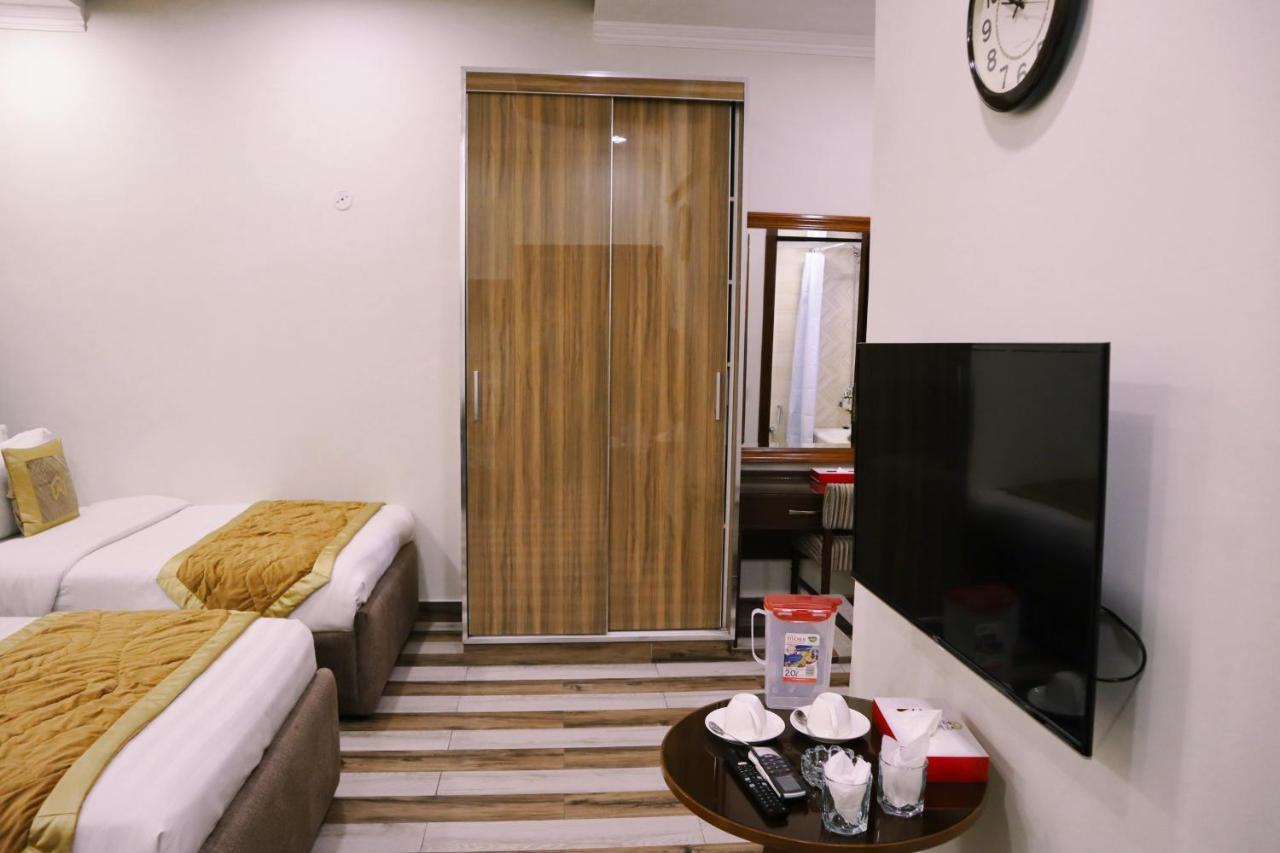 Hayyat Luxury Hotel Suites Lahore Esterno foto