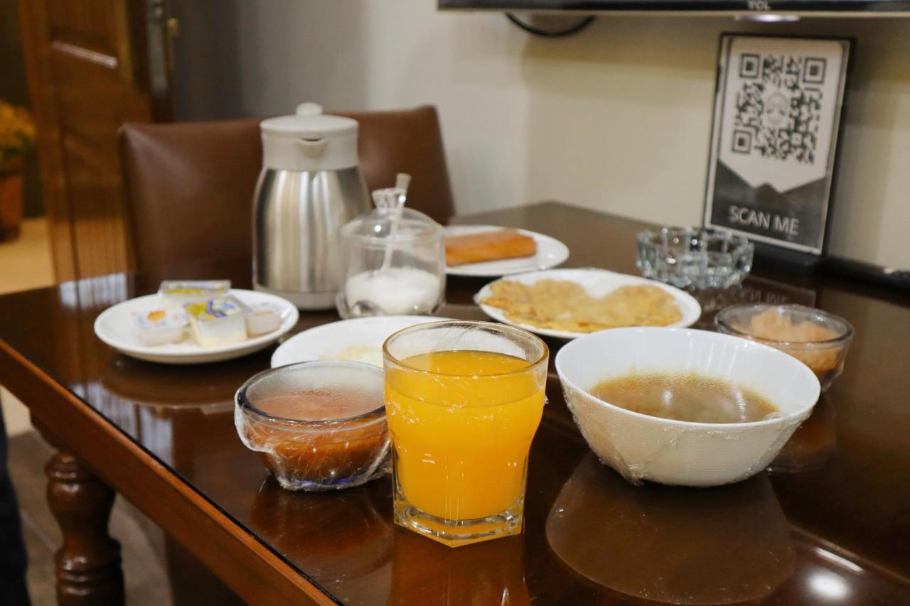 Hayyat Luxury Hotel Suites Lahore Esterno foto