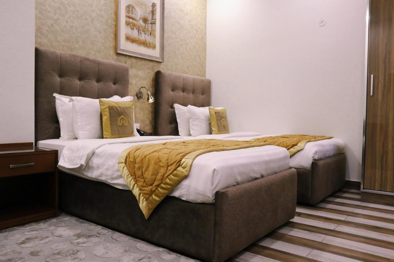 Hayyat Luxury Hotel Suites Lahore Esterno foto